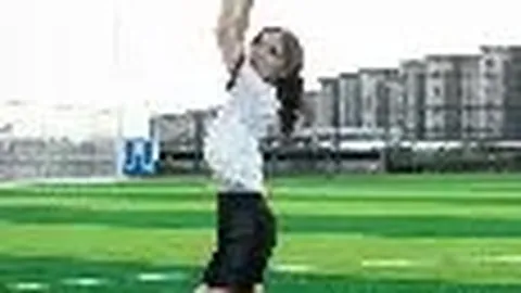 “纽约尼克斯激战丹佛掘金，巅峰对决一触即发！谁能在这场攻防盛宴中脱颖而出？”